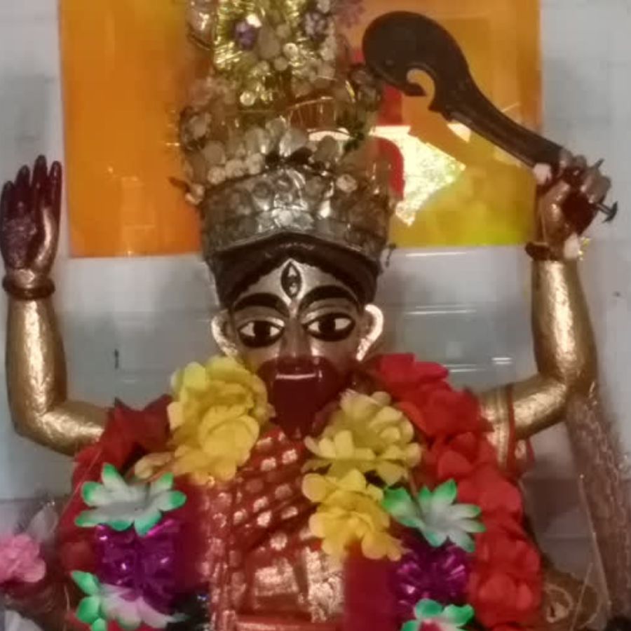 তিনি জঙ্গলে গিয়ে গোকুলানন্দকে তিথি জিজ্ঞেস করতেই তিনি উত্তরে বলেন, “আজ পূর্ণিমা”। আসলে সে দিন ছিল অমাবস্যার রাত। 