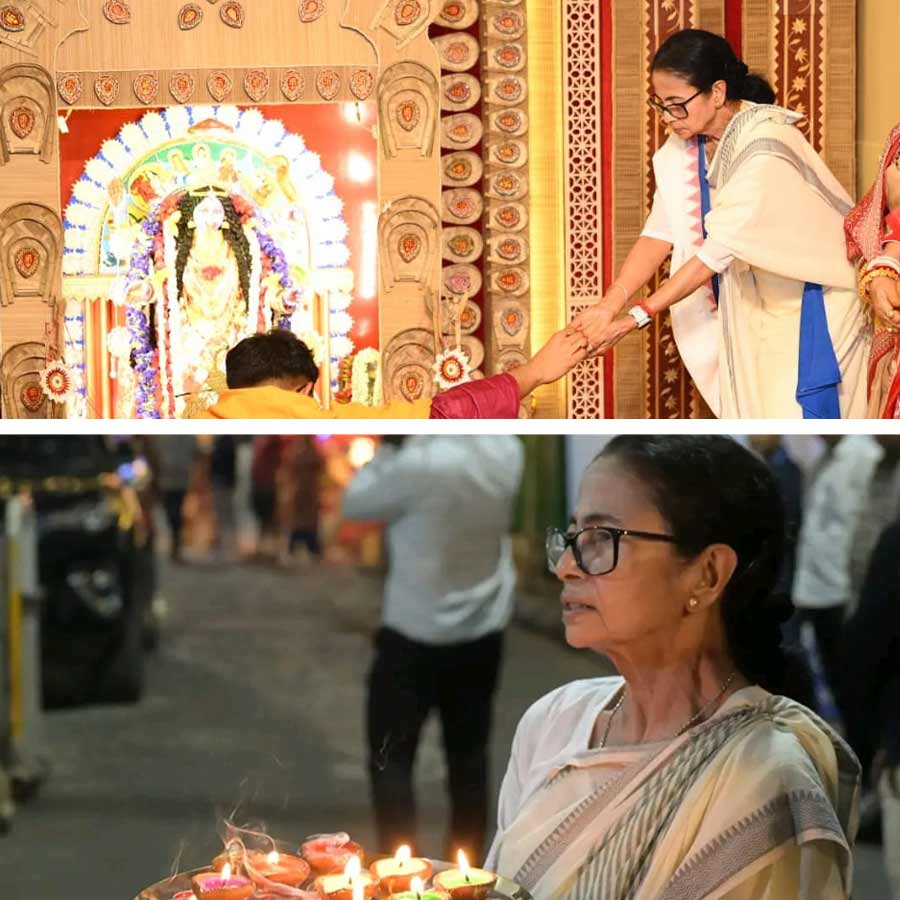 Bureaucrats, DGP, industrialists and party leaders attend Kali Puja at CM Mamata Banerjee residence