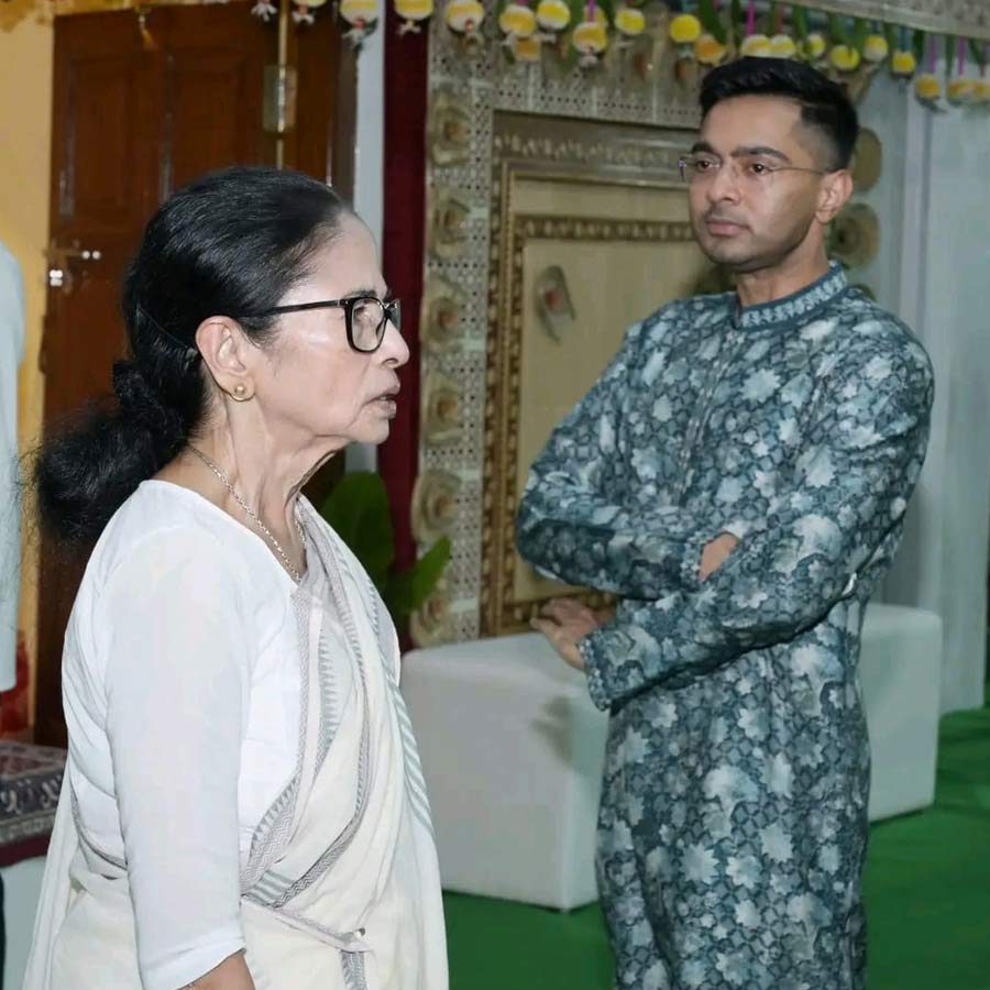 মমতা বন্দ্যোপাধ্যায় এবং অভিষেক বন্দ্যোপাধ্যায়।