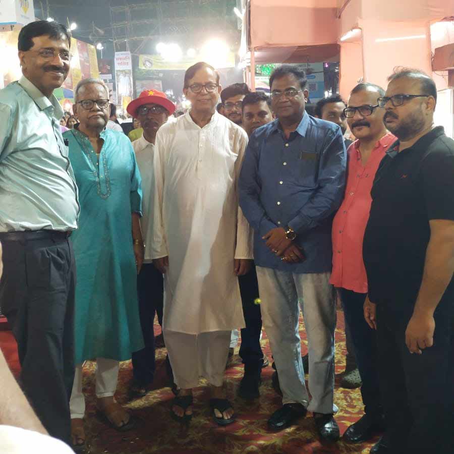 CPM leaders visit late Somen Mitra’s kali puja