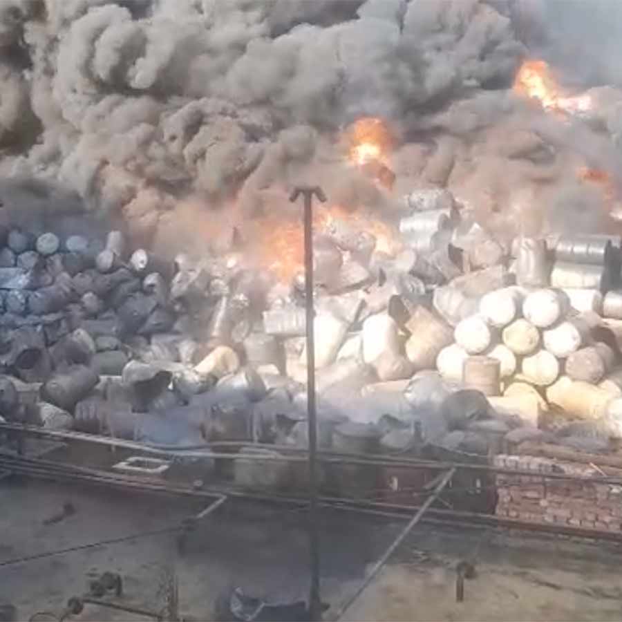 Fire breaks out at a factory at North 24 Parganas dgtld