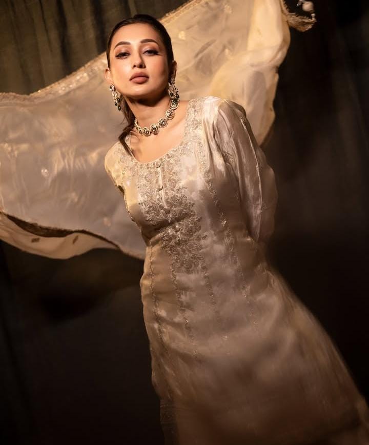 মিমি চক্রবর্তী থেকে নুসরত জাহান, কে কেমন সাজলেন, কী পরলেন, রইল সবটাই। 