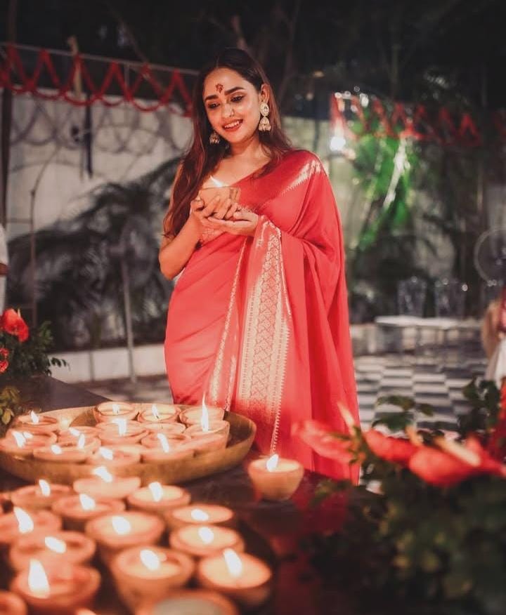  দীপাবলির শুভেচ্ছা জানালেন মিশমি দাসও। 