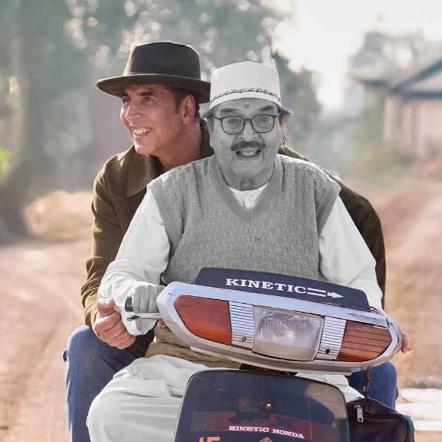 Akshay Kumar reveals he shot with Asrani for Haiwaan just a week before his death dgtl