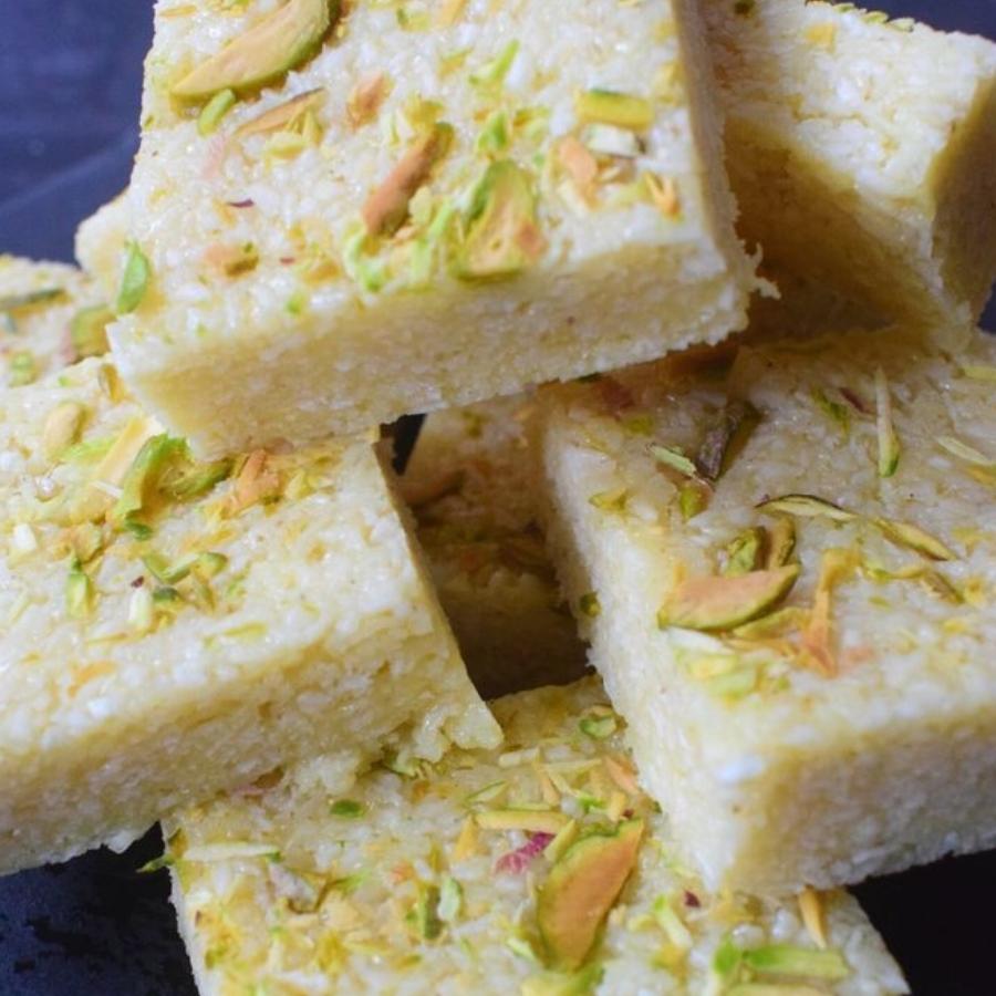 এ বার এটিকে ঠান্ডা হতে দিন। প্রয়োজনে ঠান্ডা হয়ে এলে ফ্রিজে ঢুকিয়ে ৪-৫ ঘণ্টা রেখে দিন। ব্যস তাহলেই তৈরি নারকেল বরফি। (এই প্রতিবেদনটি ‘আনন্দ উৎসব’ ফিচারের একটি অংশ)।