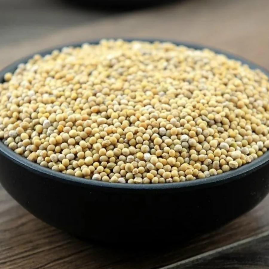 তত ক্ষণে একটা মিশ্রণ বানিয়ে নিন। এটার জন্য লাগবে সাদা সর্ষে, কালো সর্ষে, চারমগজ, ৪-৫ টা কাঁচা লঙ্কা, দুই চামচ নারকেল কোরা। গোটাটা সামান্য জল দিয়ে মিক্সিতে বেটে নিন। 