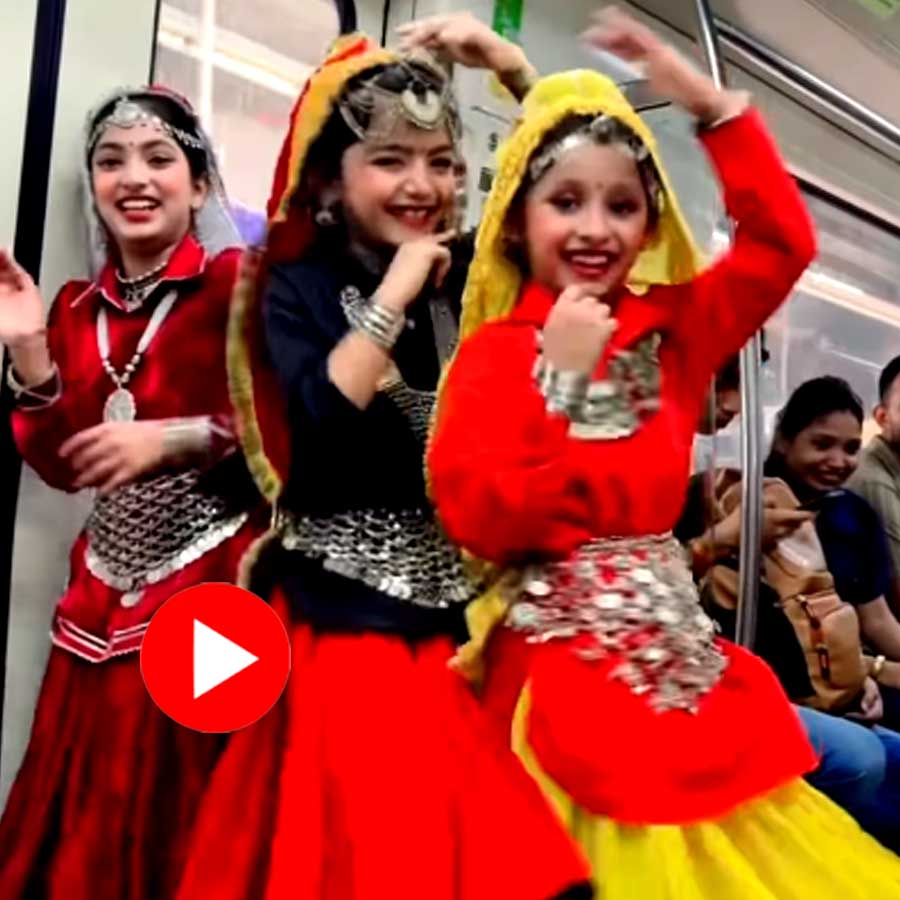 Video of three children dancing inside Delhi metro coach goes viral dgtl