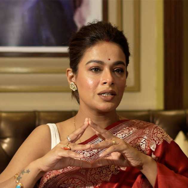 Singer Iman Chakraborty opens up on being criticized wearing jeans while singing Shyama Sangeet dgtl