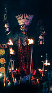 শতাব্দী পেরিয়েও সেই রীতি এখনও অক্ষুণ্ণ রেখেছে শান্তিপুর। 