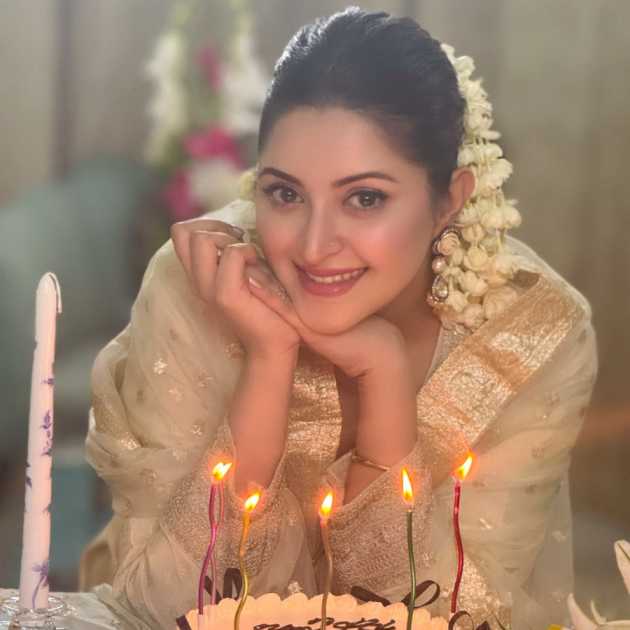 Bangladeshi Actress Pori Moni got special Birthday Surprise dgtl