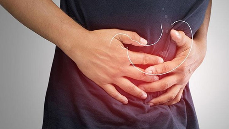 সব মিলিয়ে কিছু দিন পরেই শুরু পেটের গণ্ডগোল। এর মধ্যে সব চেয়ে বেশি আতঙ্কের বিষয় হল কোষ্ঠকাঠিন্য। মলত্যাগ করা হয়ে ওঠে যেন দুঃস্বপ্নের মতো। 