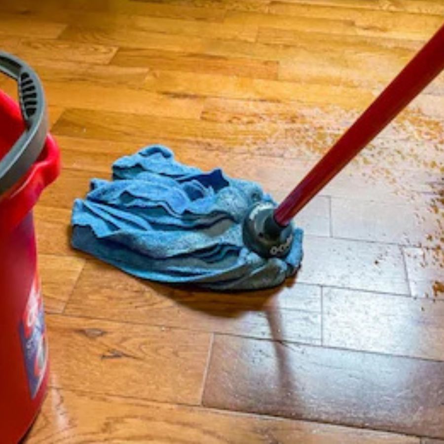 যে টোটকাই করুন না কেন, তার পর এক বার পরিষ্কার জল দিয়ে জায়গাটা মুছে নেবেন। (এই প্রতিবেদনটি ‘আনন্দ উৎসব’ ফিচারের একটি অংশ।)