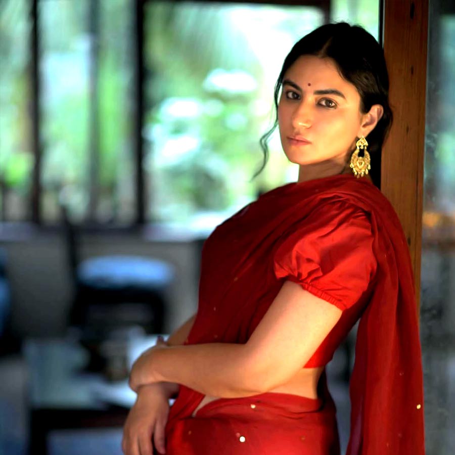 কোনওমতে প্রাণে বাঁচলেন প্রিয়া।