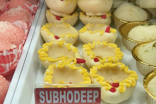 সাবেক, নতুন— রকমারি মিষ্টির সম্ভার থাকছে।