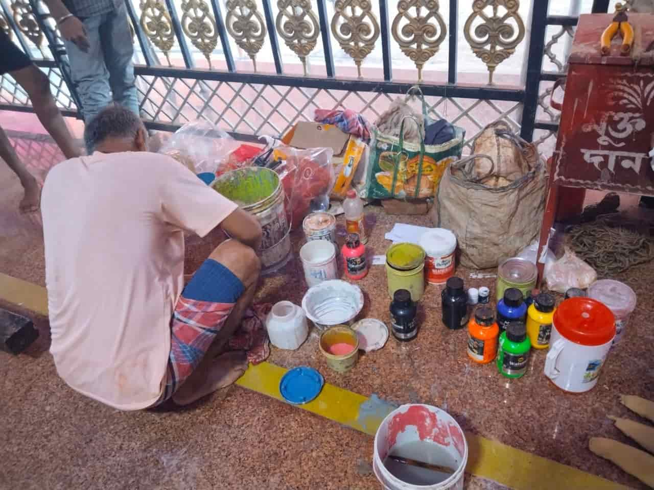 সেই থেকেই তিনি পরিচিত হন ‘ডাকাত কালী’ রূপে। এখনও বিশ্বাস করা হয়, দেবী নাকি এখানে খুবই জাগ্রত। 