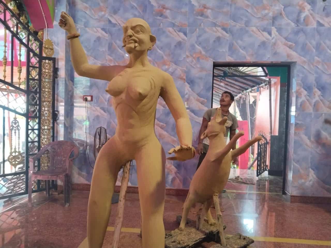 আর বলা হয়, এই মশাল জ্বালানোর রীতিও আজও প্রচলিত। 