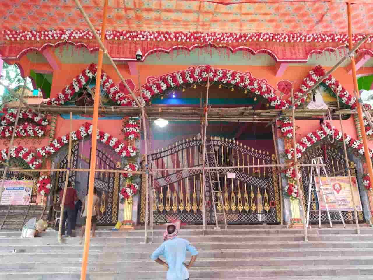 সেই শুরু… তিনিই সেখানে আবার শুরু করেন দেবীর পুজো। 