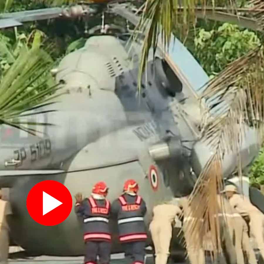 Video of part of helipad collapses as president chopper lands for Sabarimala visit dgtl