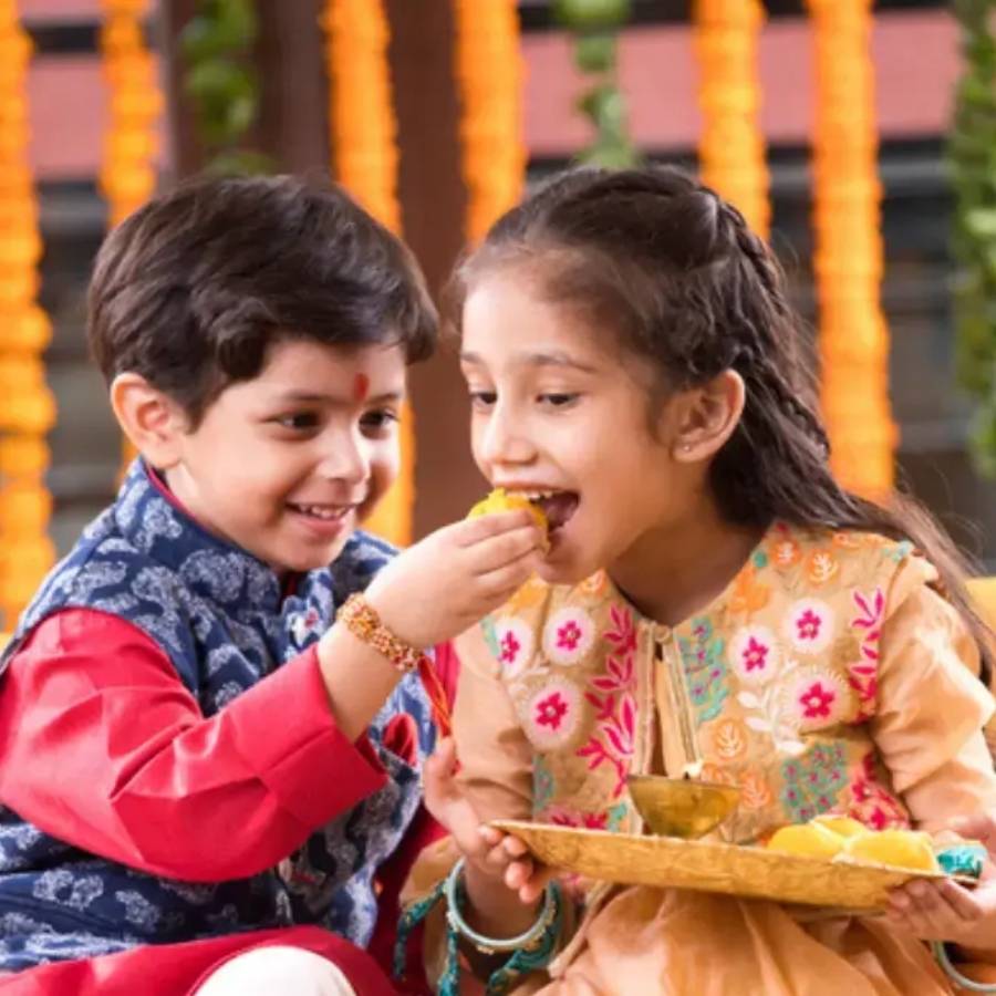 তবে যে নামেই ডাকা হোক না কেন, উৎসবের মূল সুরটি কিন্তু সর্বত্র এক।  (এই প্রতিবেদনটি ‘আনন্দ উৎসব’ ফিচারের একটি অংশ)।