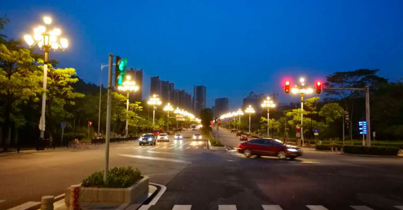 ঝলমলে আলোর বন্যা - এআই প্রযুক্তি: এই আলো থেকে ঝলমলে আলোর 'বন্যা' বের হয়! এর পিছনে কাজ করে কৃত্রিম বুদ্ধিমত্তা বা এআই প্রযুক্তি। এআই আলো নিয়ন্ত্রণ করে ও তার উজ্জ্বলতা বজায় রাখে।