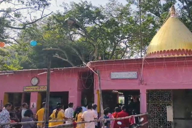 জিটি রোড ও জনবসতি: দ্বিতীয় বিশ্বযুদ্ধের সময়ে জিটি রোডের গুরুত্ব বাড়লে এই মন্দিরের সংলগ্ন রাস্তারও গুরুত্ব বাড়ে। ধীরে ধীরে দেবীর মাহাত্ম্য দূর-দূরান্তে ছড়িয়ে পড়ায় মন্দিরের আশপাশে জনবসতি গড়ে ওঠে।