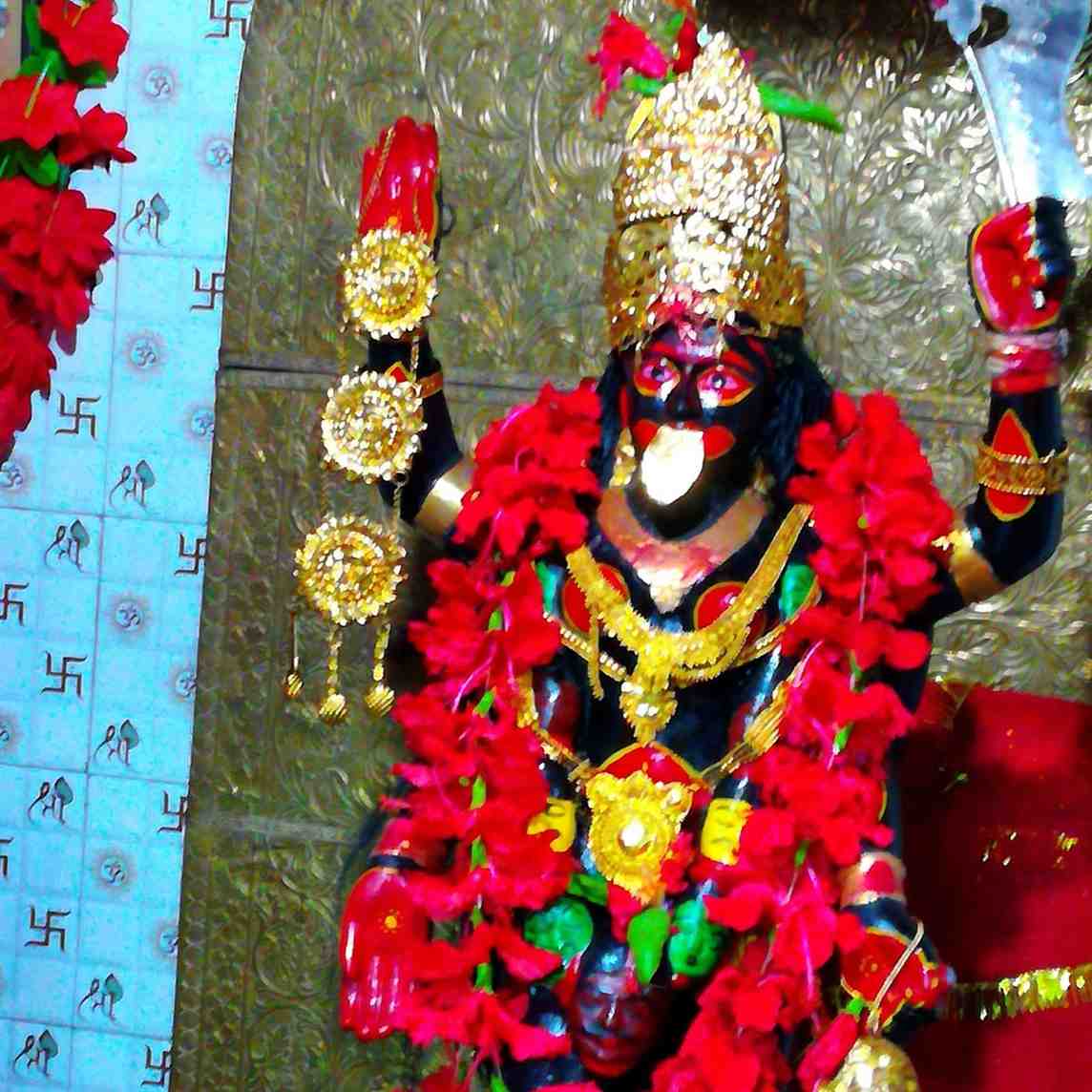 জাগ্রত দেবী: সেবায়েতদের কথায়, এই মন্দিরের দেবী খুবই জাগ্রত। তাঁর কৃপা পেতে প্রতিদিনই বহু ভক্ত ভিড় করেন। সময়ের সঙ্গে মন্দিরটি আধুনিক রূপ নিলেও ঐতিহ্য একই আছে।  (এই প্রতিবেদনটি ‘আনন্দ উৎসব’ ফিচারের একটি অংশ)।