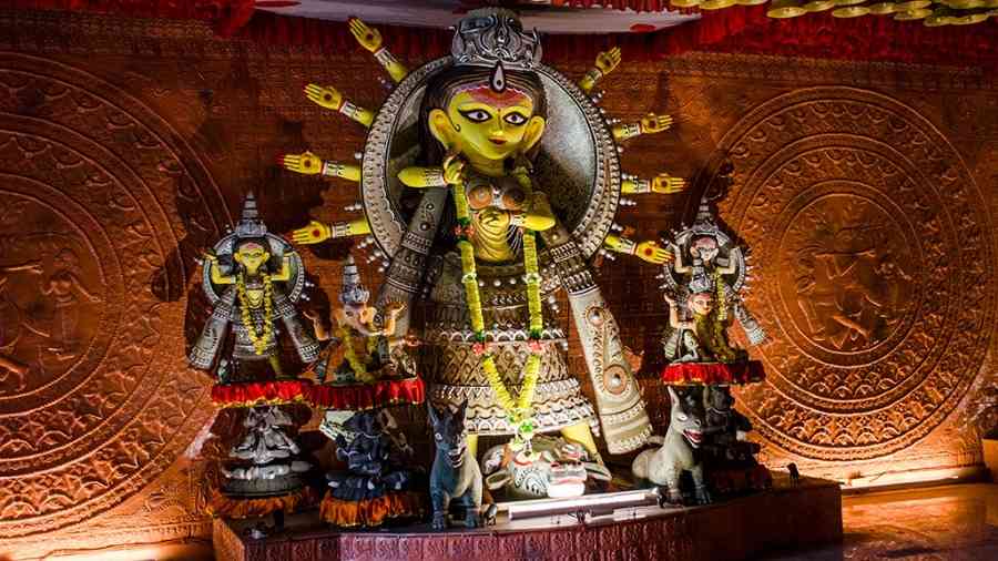 দুর্গাপুজোর সেরার সেরা প্রতিমাগুলিকে এখানে সারা বছর রেখে দেওয়া হয়। 
