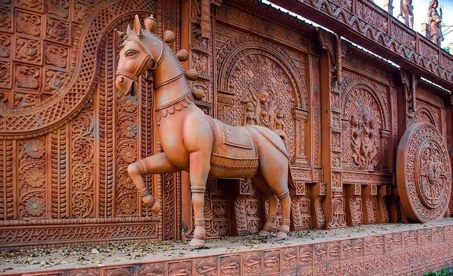 এই সংগ্রহশালাটি সাজিয়ে তুলতে টেরাকোটার অনবদ্য সব নকশা ব্যবহার করা হয়েছে। 