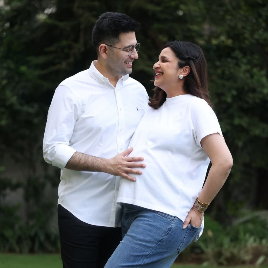 মাতৃত্বকালীন ফোটোশুটের ছবি। 