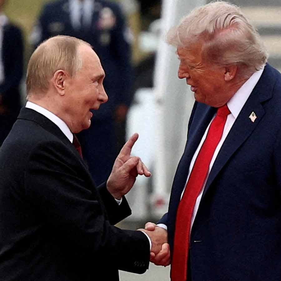 ভ্লাদিমির পুতিন (বাঁ দিকে)-এর সঙ্গে কি ডোনাল্ড ট্রাম্প (ডান দিকে)-এর বৈঠক হবে!