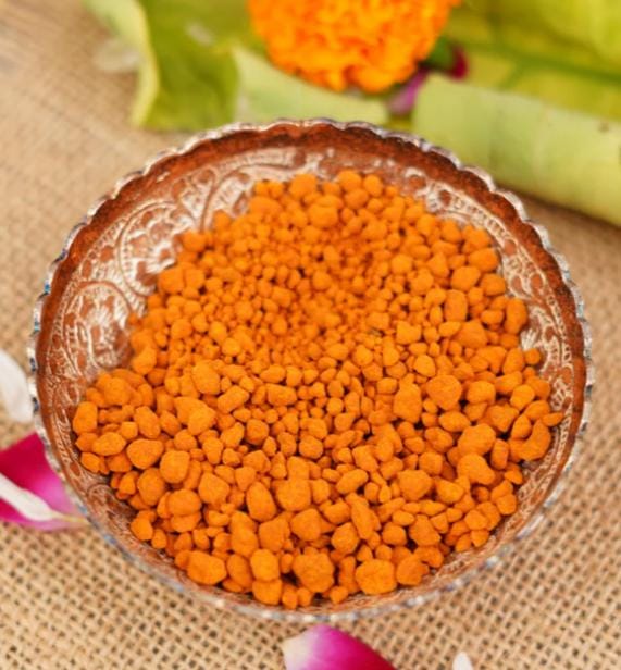 ভাই এবং বোন উভয়ের জীবনে সুখ সমৃদ্ধি বৃদ্ধি করতে চাইলে ভাইয়ের কপালে এ দিন অষ্টগন্ধার ফোঁটা দিন। 