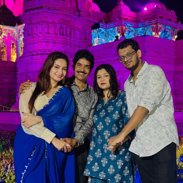 Actress Shreema Bhattacharjee specially celebrated her parents wedding  anniversary dgtl