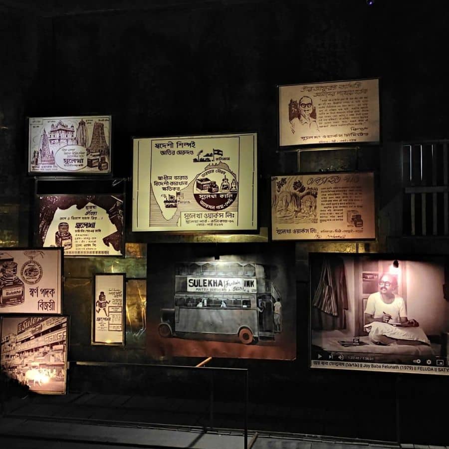 আবার অনেকে বলেন, নামটি দিয়েছিলেন রবীন্দ্রনাথ ঠাকুর। যাঁর কালি পরে ব্যবহার করেছেন সত্যজিৎ রায়ের মতো গুণীজনও।