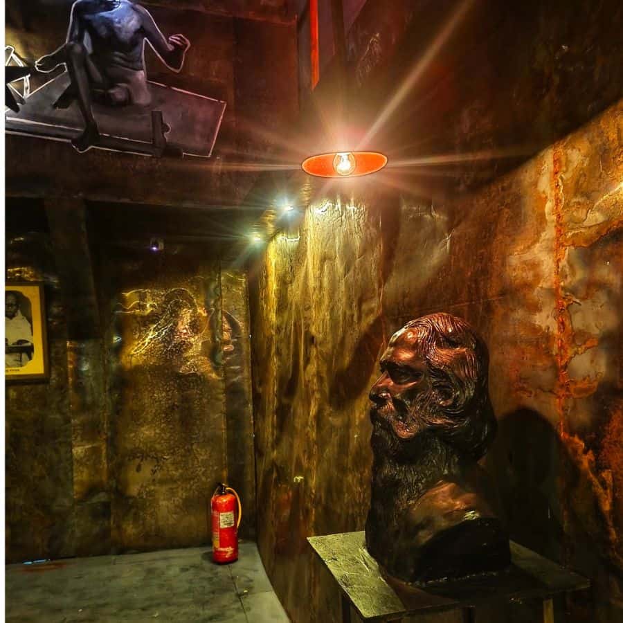 এই মণ্ডপের নেপথ্যে থাকা 'থিংকার্স' গ্রুপে রয়েছেন অরিন্ন সাহা, দেবায়ন ব্যানার্জী, প্রমেয় মন্ডল, সৈকত মান্না, দীপঞ্জর হালদার, সুদীপ মণ্ডল, সুমিত চক্রবর্তী, মৃগাঙ্ক শেখর বাগ, সঞ্জয় মন্ডল, মন্টি এবং সৌভিক দাস পোদ্দার।