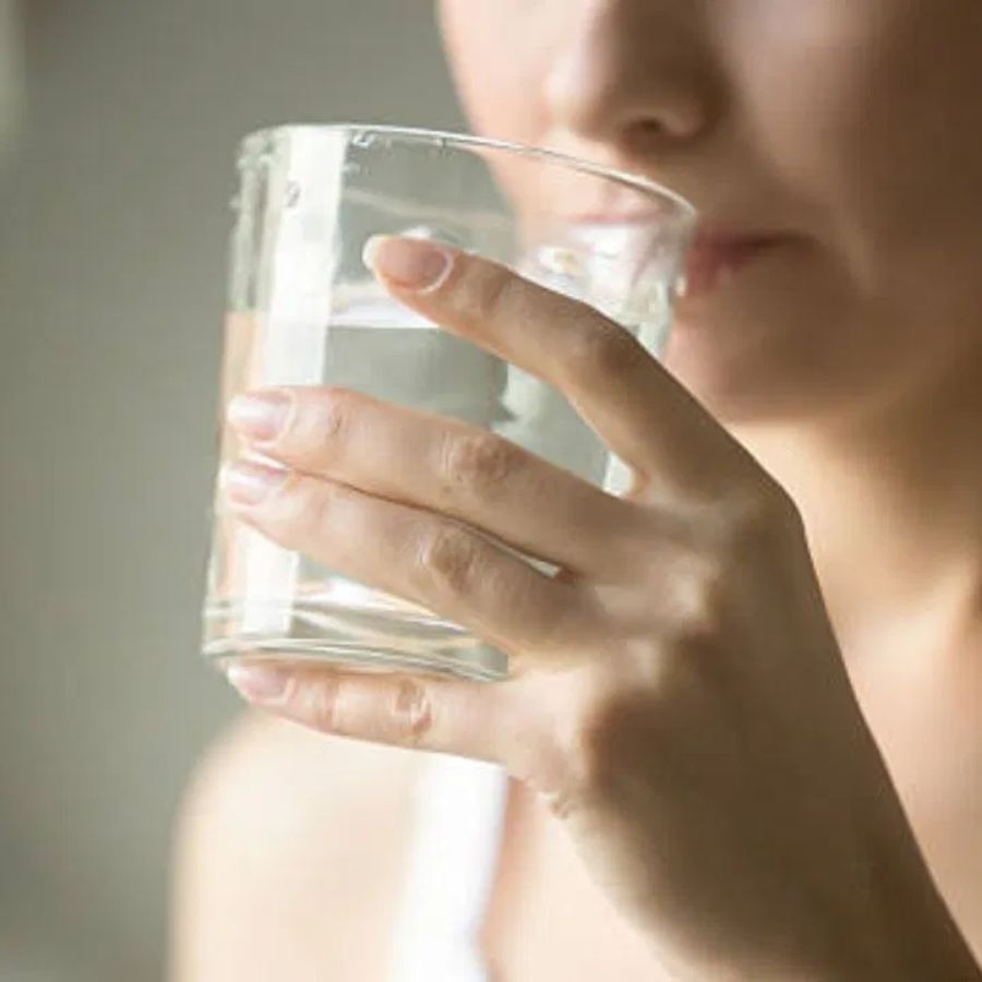  অবিরাম ধোঁয়া এবং ধুলোর কারণে গলা জ্বালার সমস্যা দেখা দেয় মাঝে মধ্যেই। এই গরম জ্বলে তা দূর হবে। 