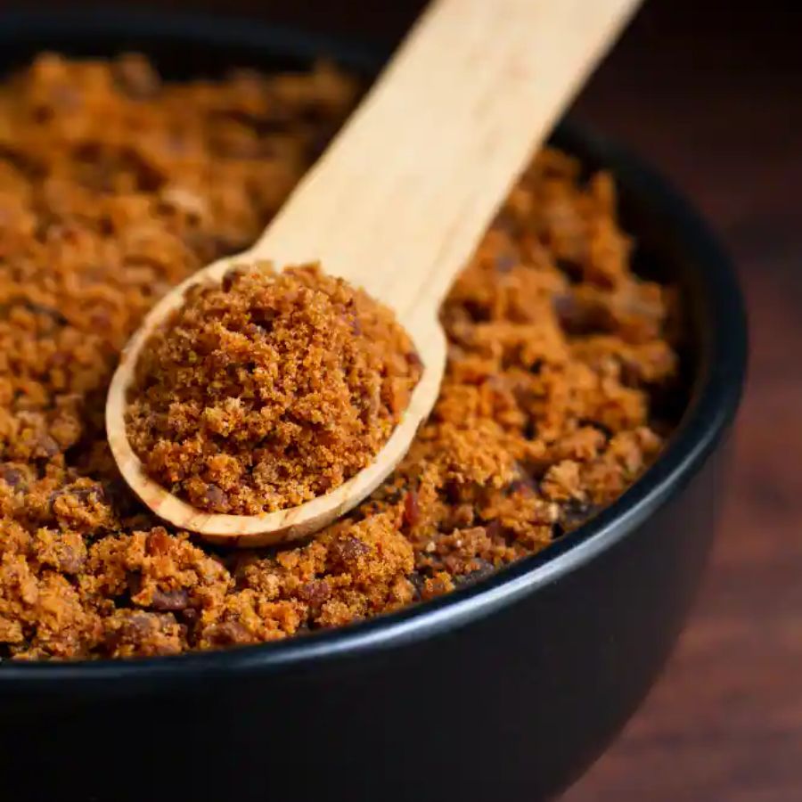 এতে থাকা আয়রন ও খনিজ গলা ব্যথা কমাতেও সাহায্য করে।