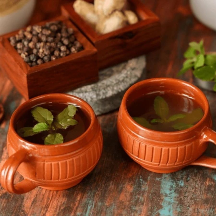  দুই কাপ জলে ছয় থেকে সাতটি তুলসীপাতা মিশিয়ে তাতে যোগ করুন এক চা চামচ কালো মরিচ। 