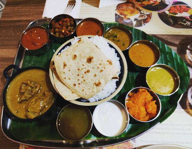 কার্বোহাইড্রেট যুক্ত খাবার হ্যাংওভার থেকে বাঁচানোর বড় হাতিয়ার। ভাত, রুটি খেলে যেমন এনার্জিও মিলবে, তেমনই শরীর থেকে কাটবে ক্লান্তি ভাবও। 