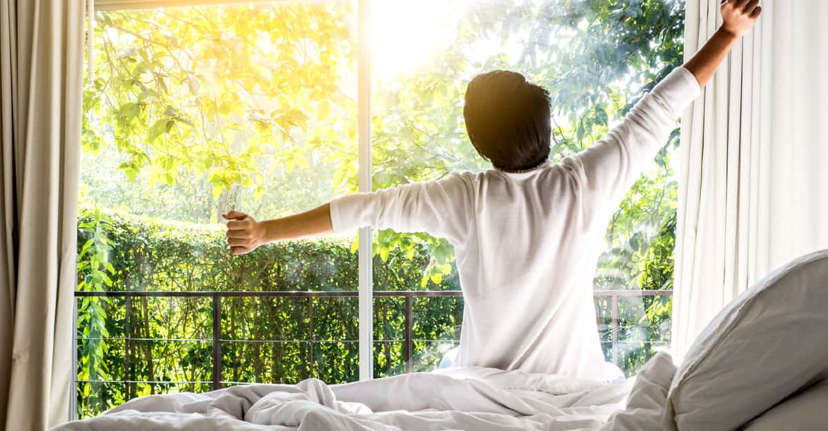  শরীরচর্চাও করতে পারেন। তবে বিছানা ছাড়তে ইচ্ছে না-ও করতে পারে। এ ক্ষেত্রে খানিক জোর করেই হাঁটাহাঁটি করুন। জানলা খুলে আলো-হাওয়ায় দাঁড়ান। শরীরের অস্বস্তি অনেকটাই কাটবে। 