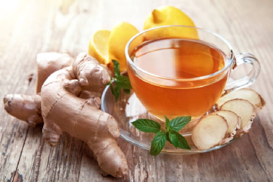 শীতে সর্দি-কাশি দূর করতে আদা-চা খাচ্ছেন? কখন খেলে সবচেয়ে বেশি উপকার?