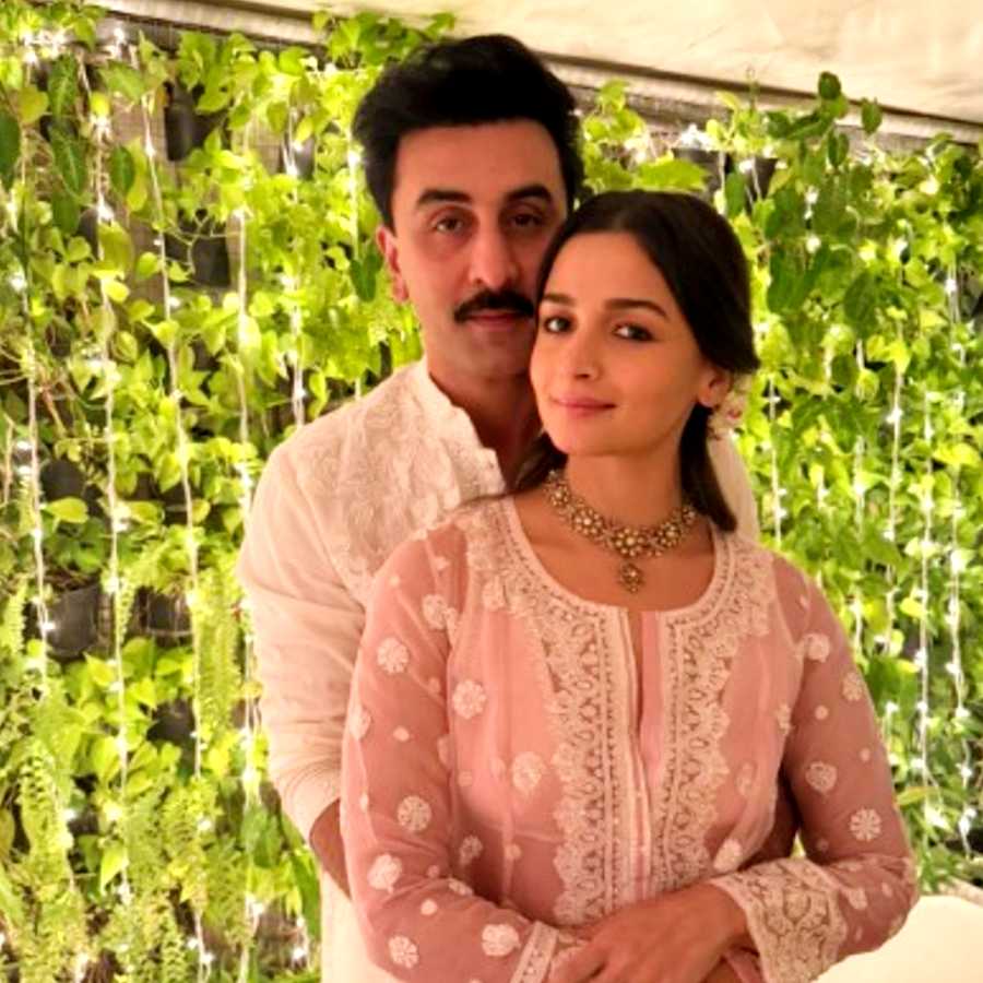 Bollywood film maker revealed that Ranbir Kapoor used to argue with his father Rishi Kapoor a lot dgtl