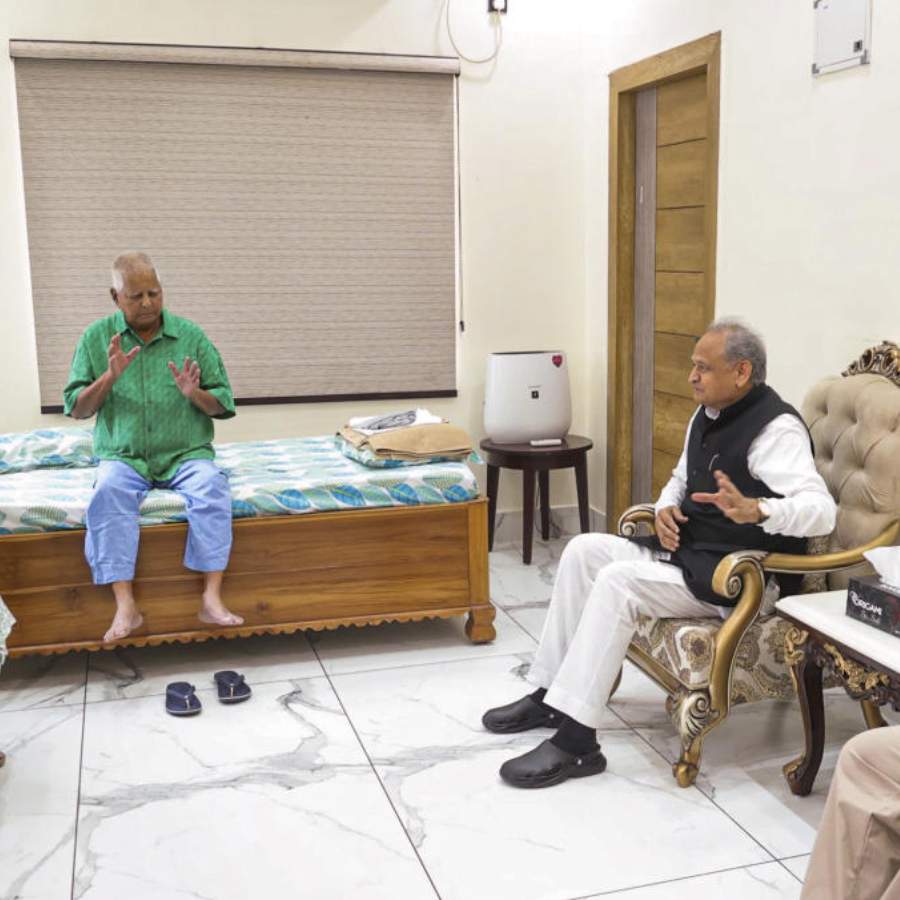 Congress leader Ashok Gehlot met RJD president Lalu Prasad to discuss Bihar polls, EC cancels nomination of RJD\\\\\\\\\\\\\\\\\\\\\\\\\\\\\\\'s Mohania candidate Shweta Suman