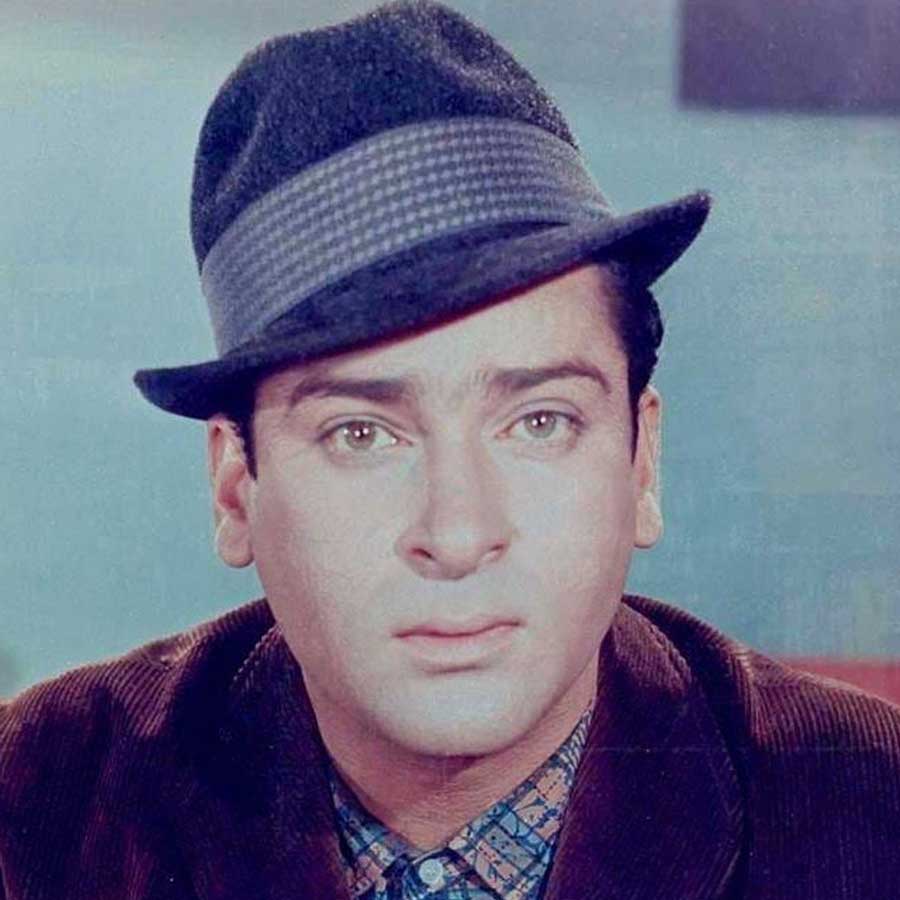 Bollywood Actor’s Life Changed After Meeting a Spiritual Leader, Once Smoked and Drank regularly