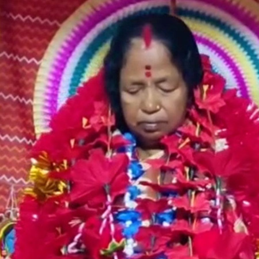 Live Kali Puja in Indas Bankura Where Elder Daughter in Law is Worshipped as Goddess dgtl