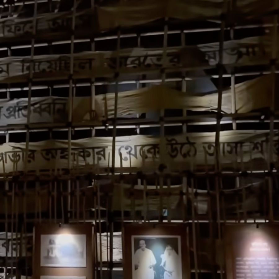 আজও তিনি তারুণ্যের সাহসের প্রতীক হিসাবে অমর হয়ে রয়েছেন। এই মণ্ডপ যেন সেই সাহসিকতাকেই প্রণাম জানাচ্ছে।