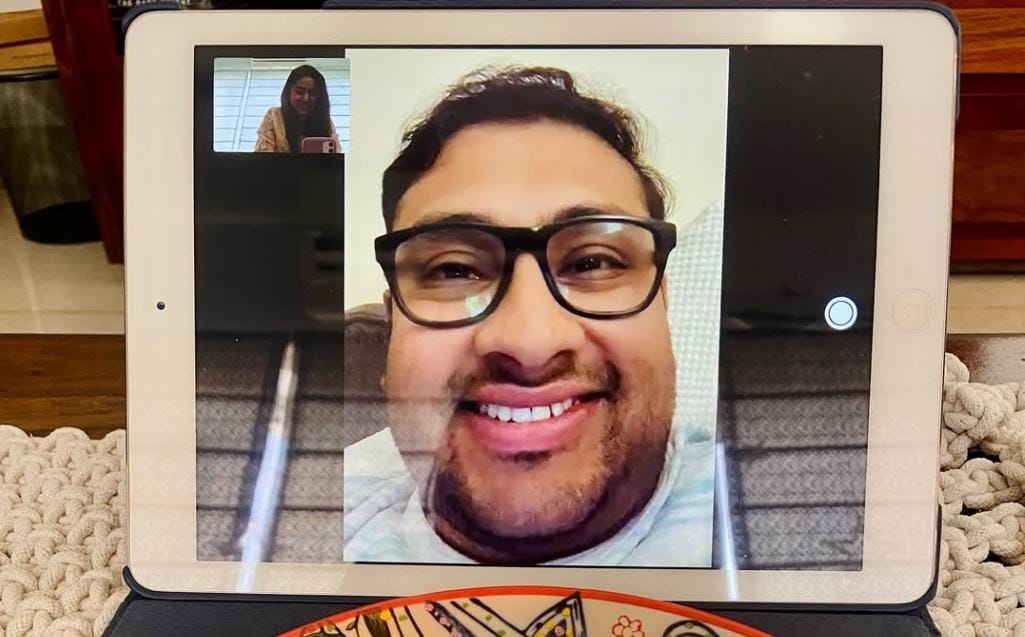 হ্যাঁ, অভিনেত্রী ঋদ্ধিমা ঘোষের ভাইফোঁটার চিত্রটা অনেকটা এমনই থাকে প্রতি বছর। প্রবাসী ভাইকে এই দিন বোনের সঙ্গে মিলিয়ে দেয় ‘অনলাইন ভাইফোঁটা’।  