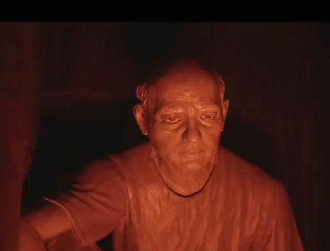 সন্ধ্যার পর থেকে ভিড় জমাচ্ছেন অজস্র দর্শক ও ফটোগ্রাফাররা।