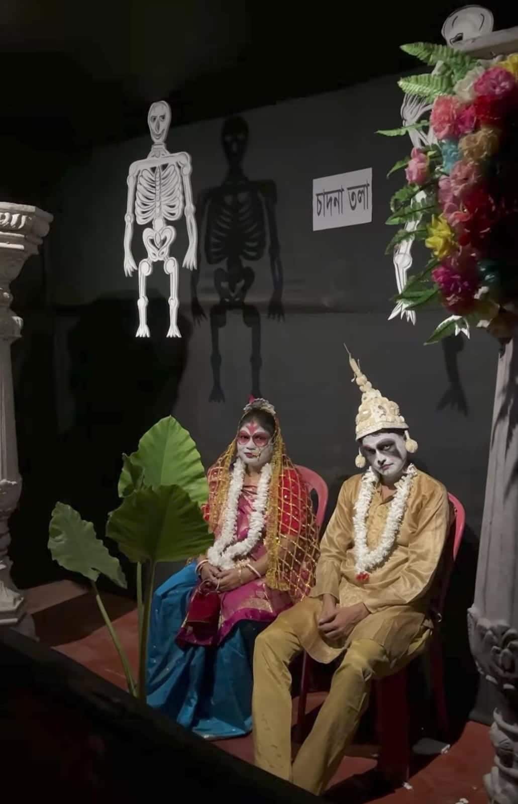 ৩২তম বর্ষে তাঁদের থিম - ‘ভূতের বাপের বিয়ে’। নাম শুনেই তো হাসি আর কৌতূহল দু’টোই জাগে, কিন্তু মণ্ডপে পা রাখতেই সেই কৌতূহল পরিণত হবে এক মজার ভৌতিক অভিজ্ঞতায়।