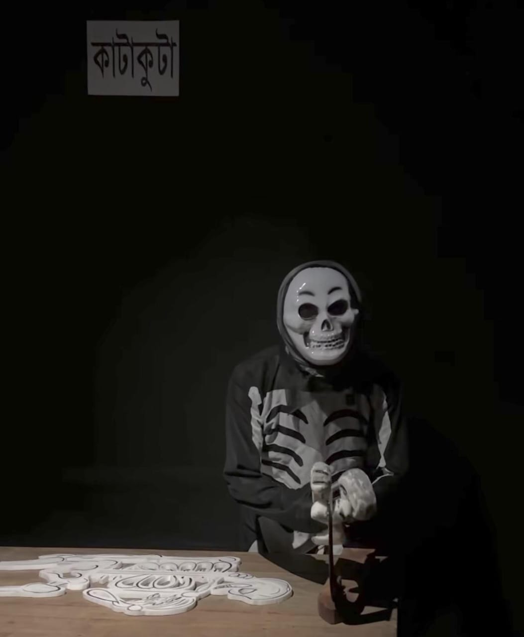 চারিদিকে আলো ঝলমলে উৎসবের মাঝেও ভাই ভাই সংঘের মণ্ডপের পরিবেশটা একেবারে অন্যরকম।