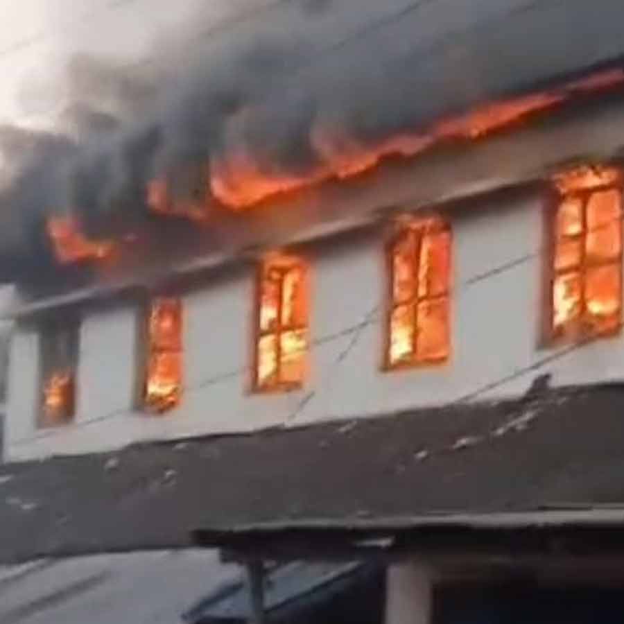 Hosiery factory gutted in fire in Kolaghat dgtld